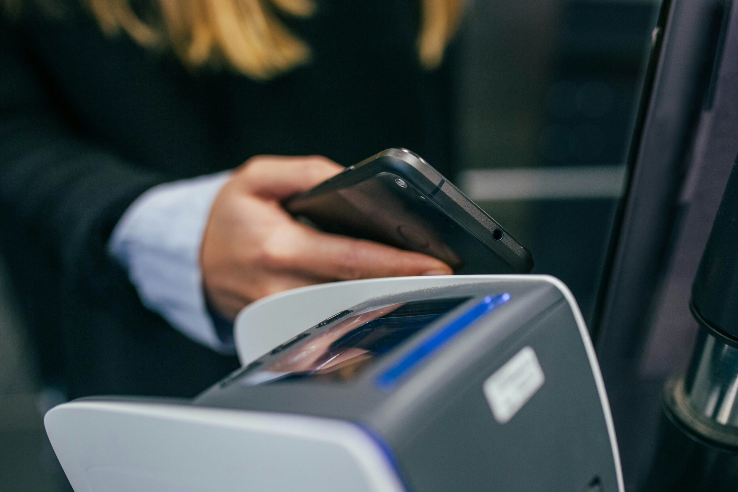 Tips Agar Aplikasi E-Wallet Tetap Ringan di HP Kentang (Foto: Unsplash/Jonas Leupe)